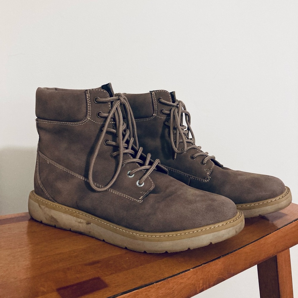 Cliffs White Mountain Ankle Booties for sale! Lightly worn but cute! SIZE: 8M